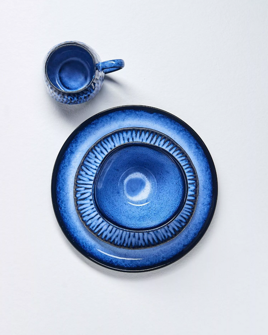 Ensemble vaisselle bleue fait-main - OIA - maison bloom concept