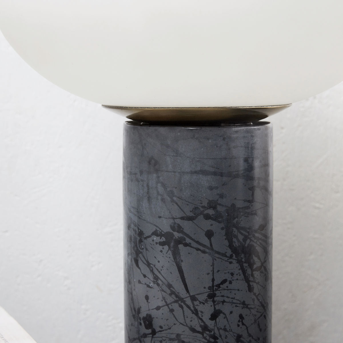 Lampe de table blanche et noire - OPAL - maison bloom concept