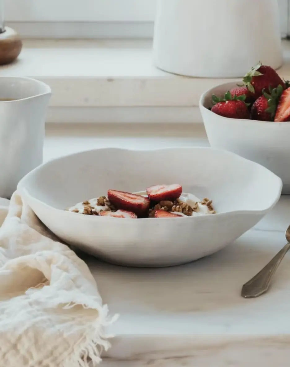 Assiette creuse blanche en céramique fait-main - maison bloom concept