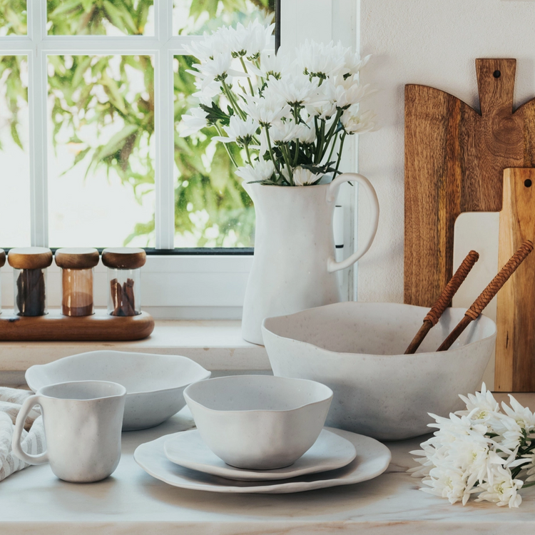Assiette creuse blanche en céramique fait-main – maison bloom concept
