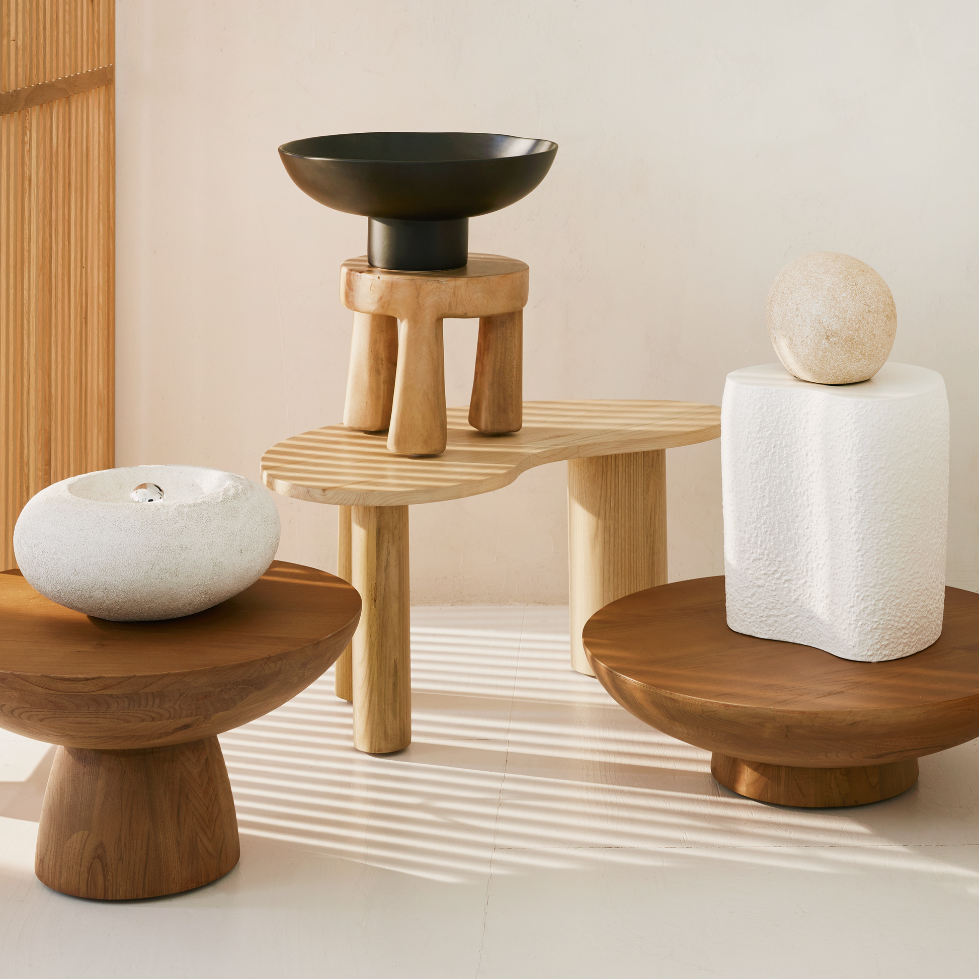 Coffee table ronde en bois de sunkai fait-main - maison bloom concept