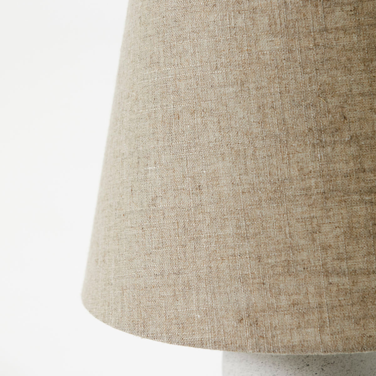 Lampe de Table en ciment et abat-jour Lin - Élégance Sculpturale - maison bloom concept