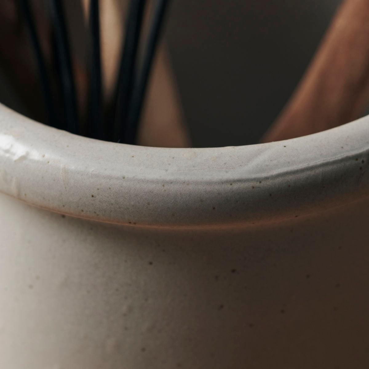 Pot à ustensiles blanc moucheté - PION - maison bloom concept