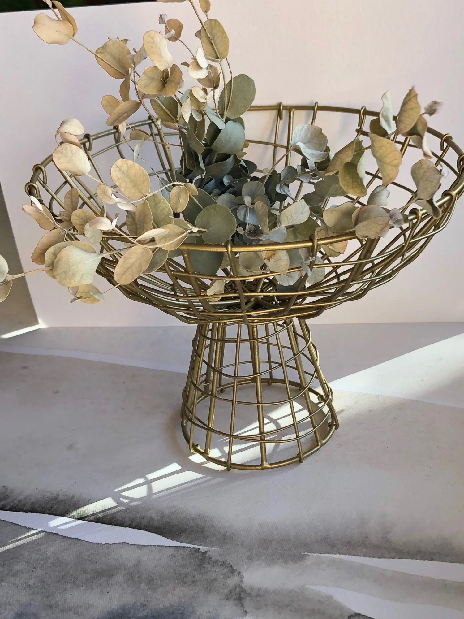 Corbeille filaire en metal doré - maison bloom concept